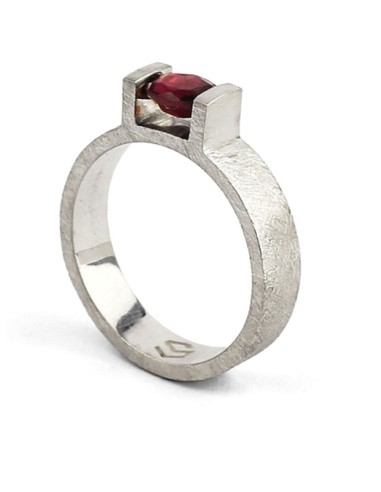THREE Anillo Granate