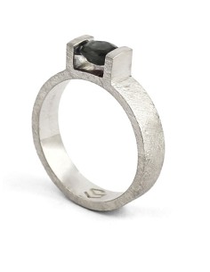 THREE Anillo Onix Negro 2