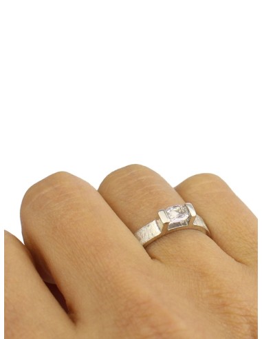 THREE Anillo Topacio Blanco