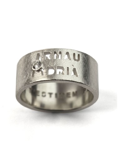 Anillo personalizado con 2 nombres y piedra