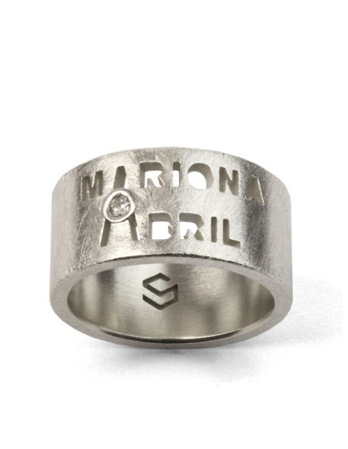 Anillo personalizado con 2 nombres y piedra