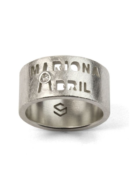 Anillo personalizado con 2 nombres y piedra