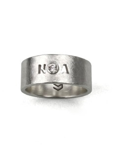 Anillo personalizado con 1 nombre y piedra 2