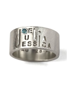 Anillo personalizado con 3  nombres y piedra