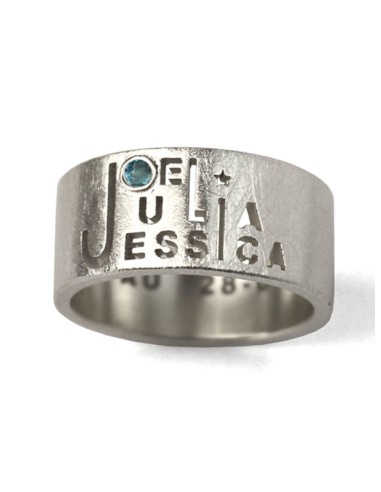 Anillo personalizado con 3  nombres y piedra