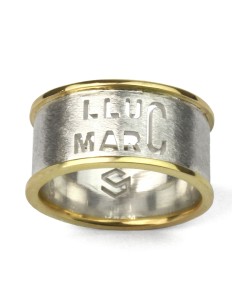 ANILLO PERSONALIZADO 2 NOMBRES Y LATERALES ORO