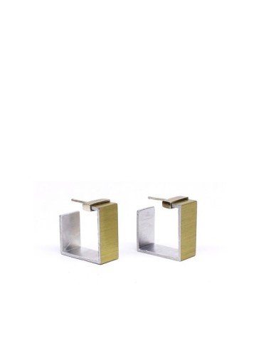 PENDIENTES ONE CUADRADOS EN DORADO (M)