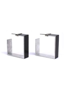 PENDIENTES ONE CUADRADOS EN NEGRO (L)