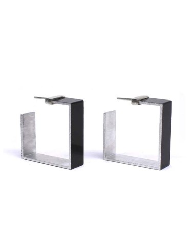 PENDIENTES ONE CUADRADOS EN NEGRO (L)