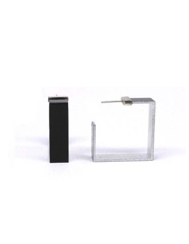 PENDIENTES ONE CUADRADOS EN NEGRO (L)