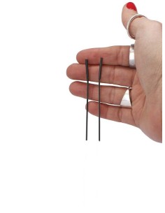 PENDIENTES LINE CORTOS NEGROS 2
