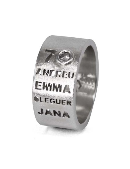 Anillo personalizado con 3  nombres y piedra