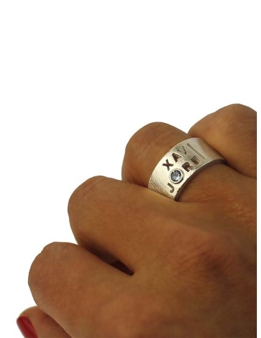 Anillo personalizado con 2 nombres y piedra