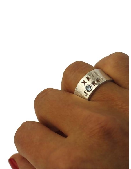 Anillo personalizado con 2 nombres y piedra