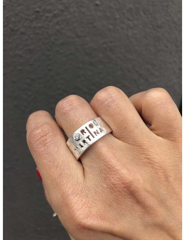 Anillo personalizado con 2 nombres y piedra