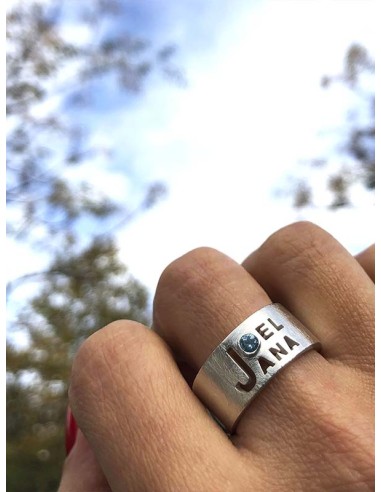 Anillo personalizado con 2 nombres y piedra