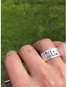 Anillo personalizado con 2 nombres y piedra 2