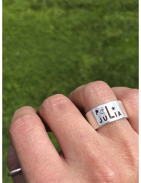 Anillo personalizado con 2 nombres y piedra
