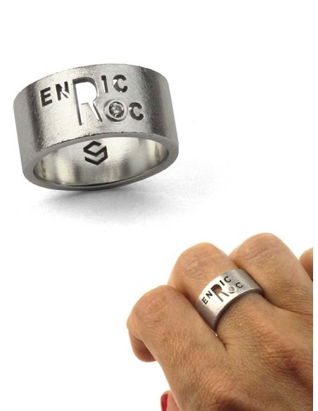 Anillo personalizado con 2 nombres y piedra