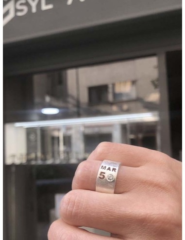 Anillo personalizado con 2 nombres y piedra