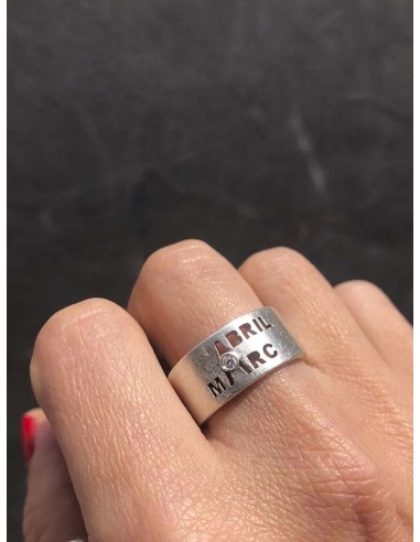 Anillo personalizado con 2 nombres y piedra
