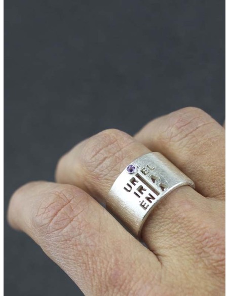 Anillo personalizado con 3  nombres y piedra
