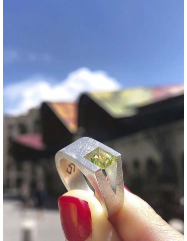 SIX CON PERIDOTO
