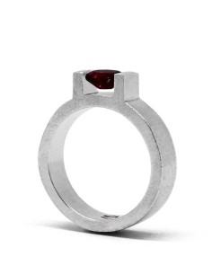 THREE Anillo Granate 2