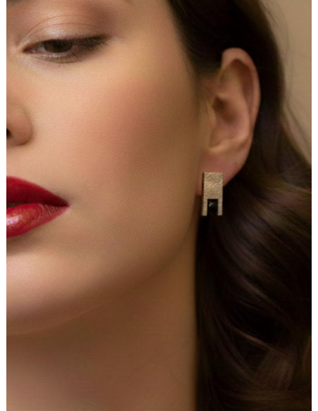 SIX earrings with natural ONIX.